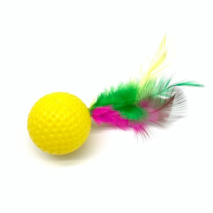 Plastic golfbal met veren kattenspeeltje