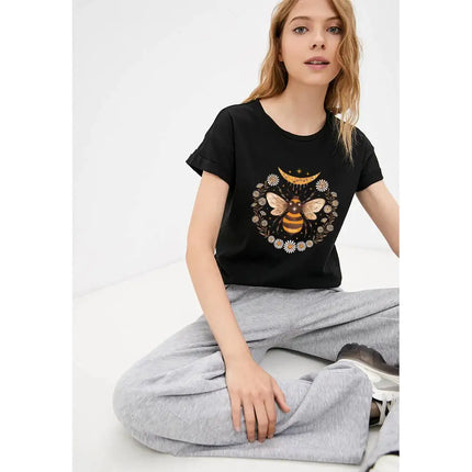 Bee Caring" Grafisch T-shirt – Mode met een Doel!